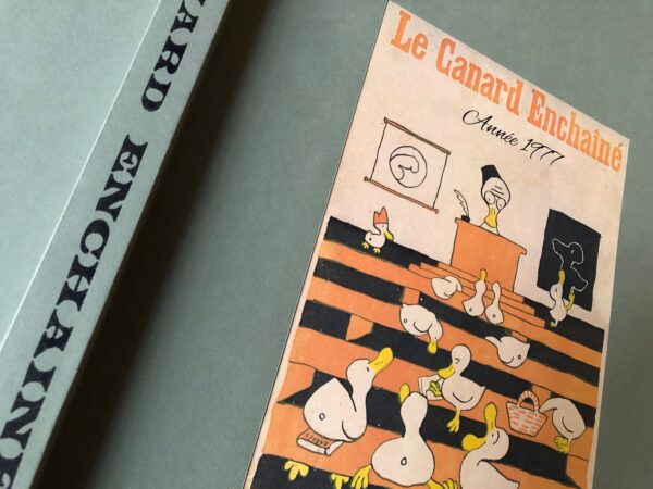Année 1977 du Canard Enchaîné complète et brochée – Image 3