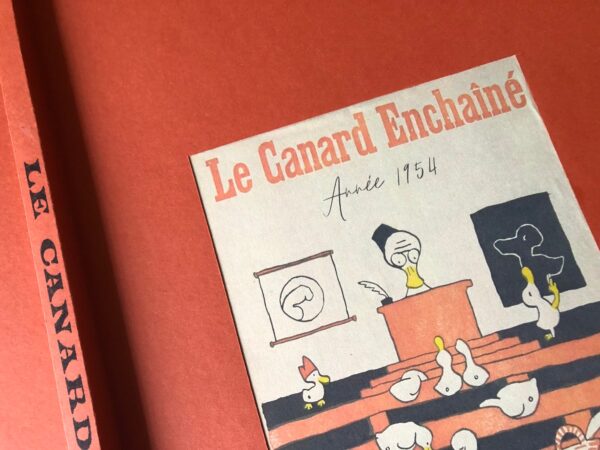 Année 1954 du Canard Enchaîné complète et brochée – Image 3