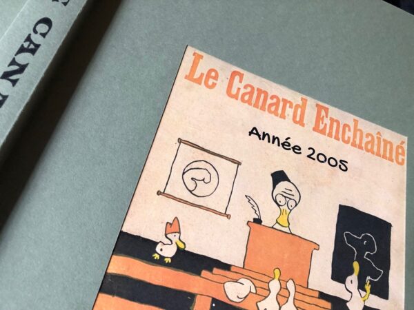 Année 2005 du Canard Enchaîné complète et brochée – Image 3